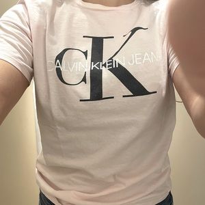 CK light pink T-shirt